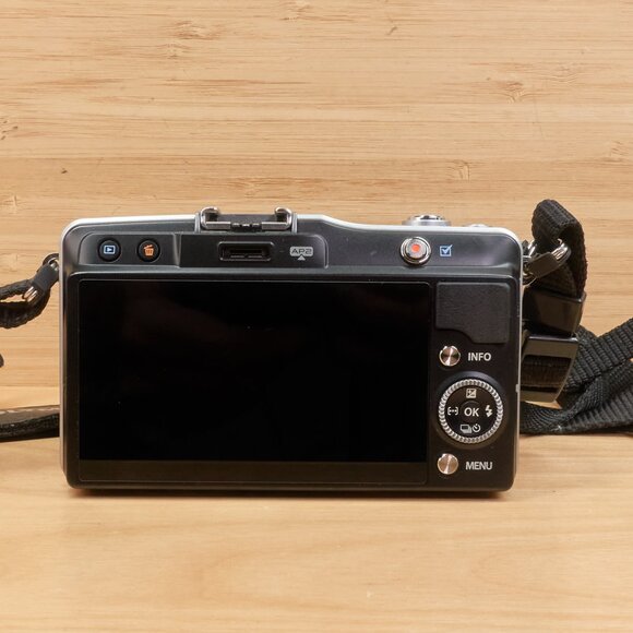 Olympus PEN Mini E-PM2 / 14-42mm Lens / Micro Four Thirds Camera / Tested - Picture 9 of 11